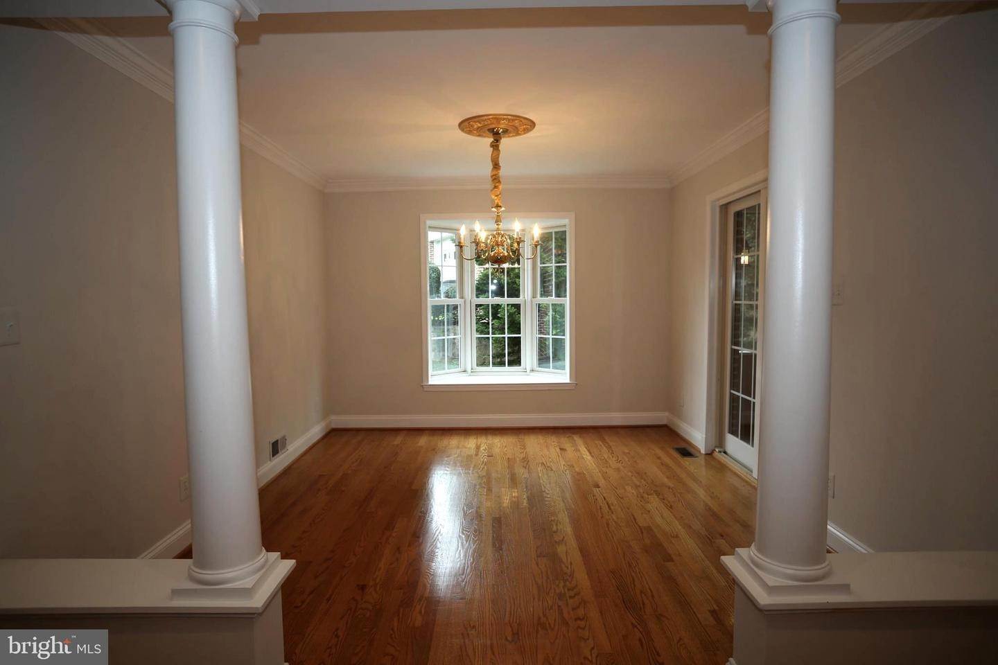 9. Single Family Homes for Sale at 1112 HAMPTON GARTH Baltimore, Maryland 21286 United States